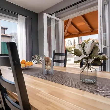 Luna Nyaraló Kaštel